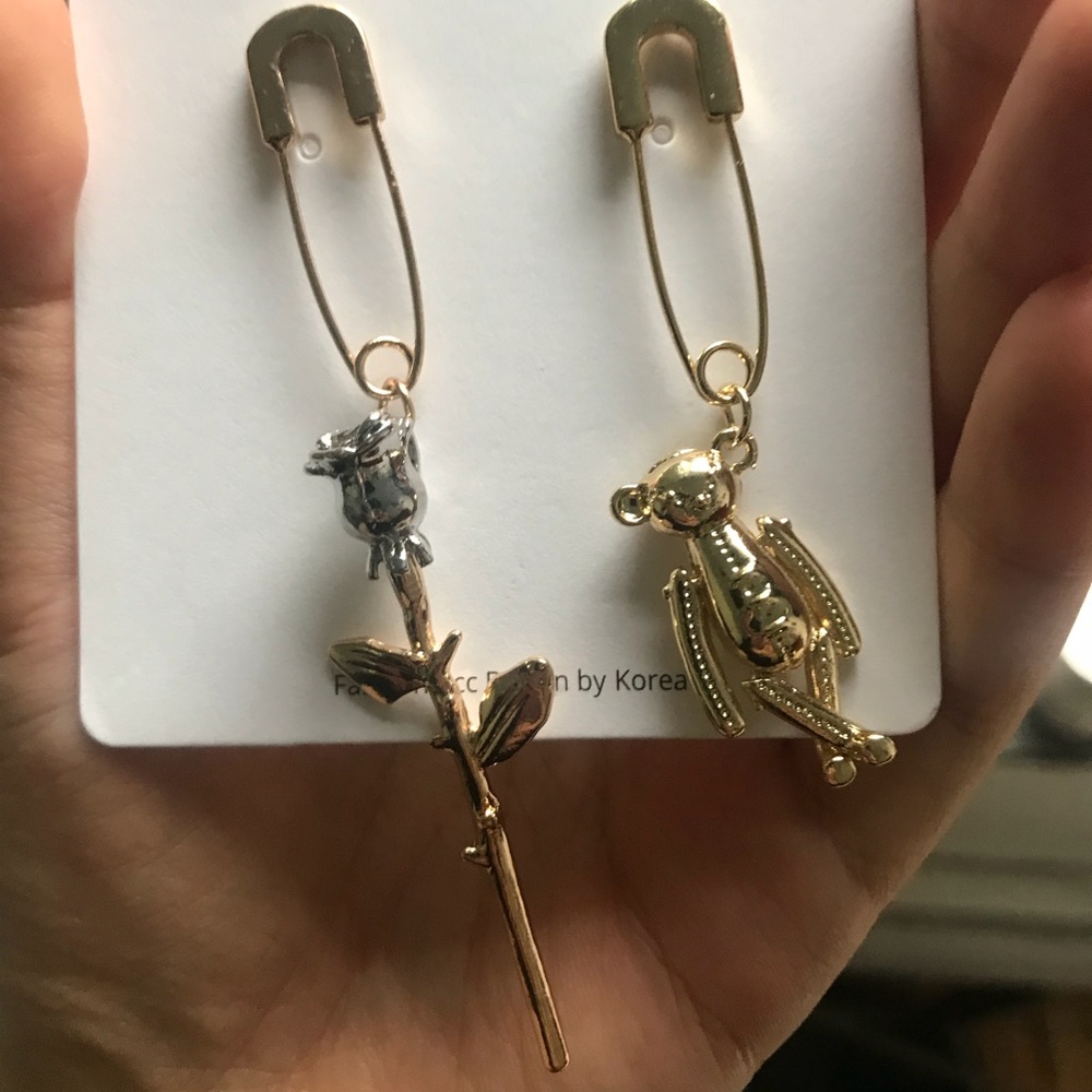 Delicate little rose earrings 🌹🌹🌹😊